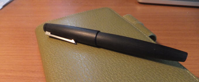 万年筆 LAMY2000(ラミー)の見た目はさりげない。これに宿るのは本格的