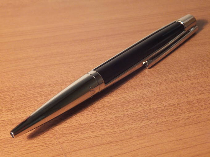 S.T.デュポンのデフィは流線型のフォルムが美しい 高級ボールペン。 書き味もペンの重さと相成って抜群 – げんきざっくざく