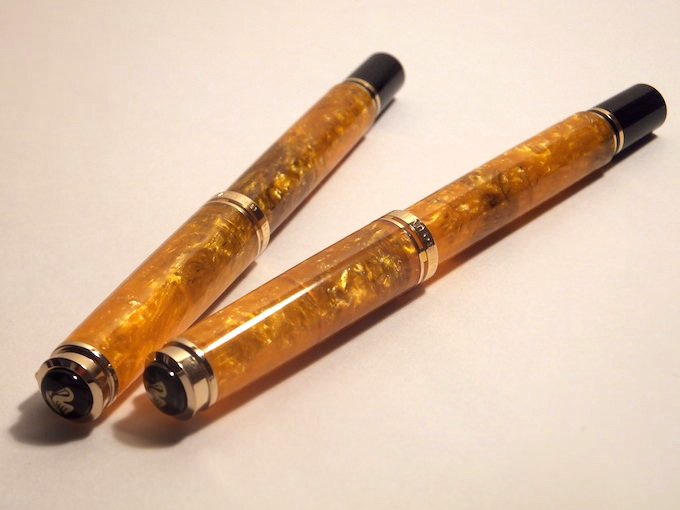 お気に入りのミニ万年筆・M320(Pelikan)を日常使いしたくなり字幅違い(F・細字)を入手。 憧れで買った極太字(BB)も至福の筆記感